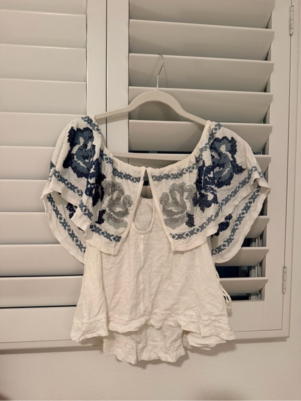 Free People White Off-Shoulder Blouse with Blue Floral Embroidery SMALL - Picture 1 of 4